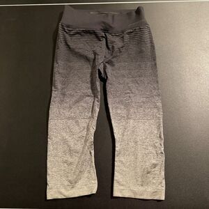 Brooks Streaker Ombre Striped Running Leggings Capri Crop Small Black Gray